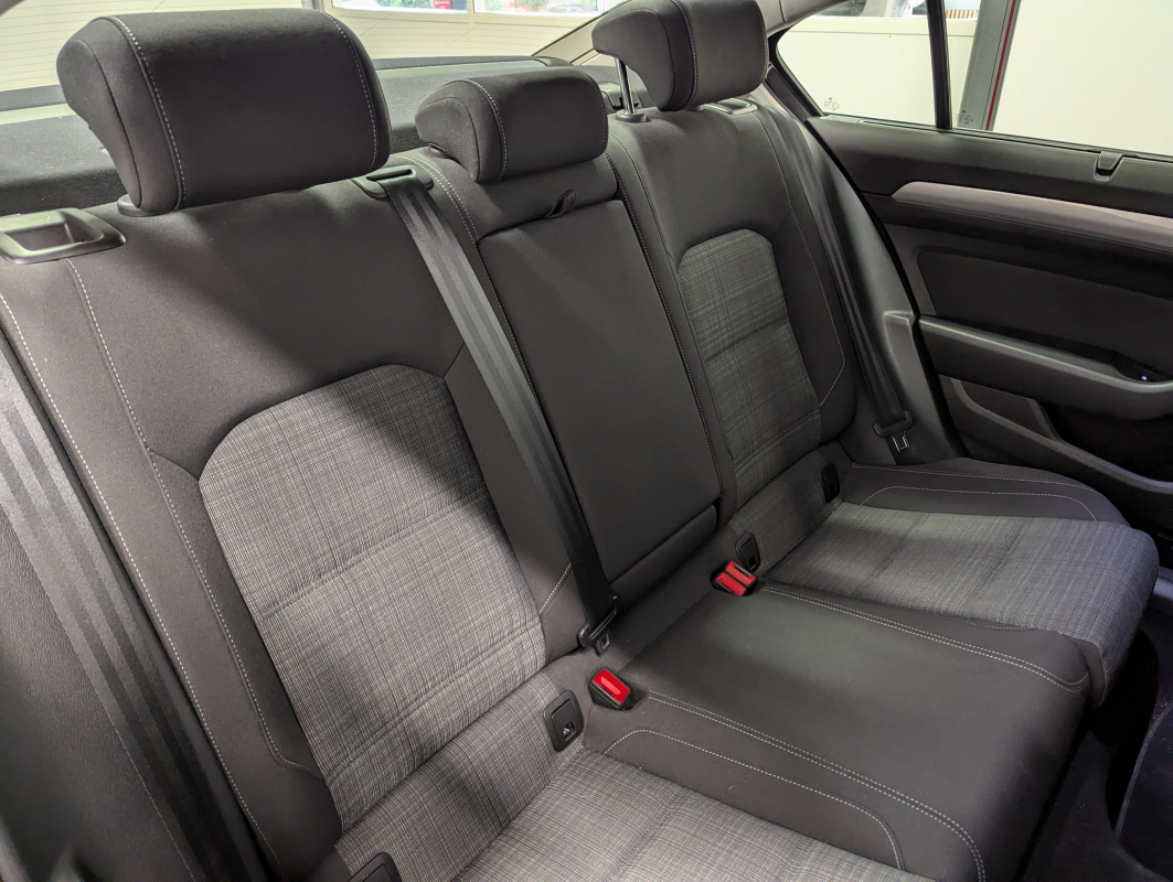 Volkswagen Passat — 15