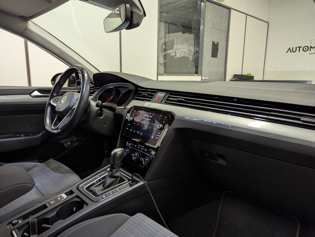 Volkswagen Passat — 11