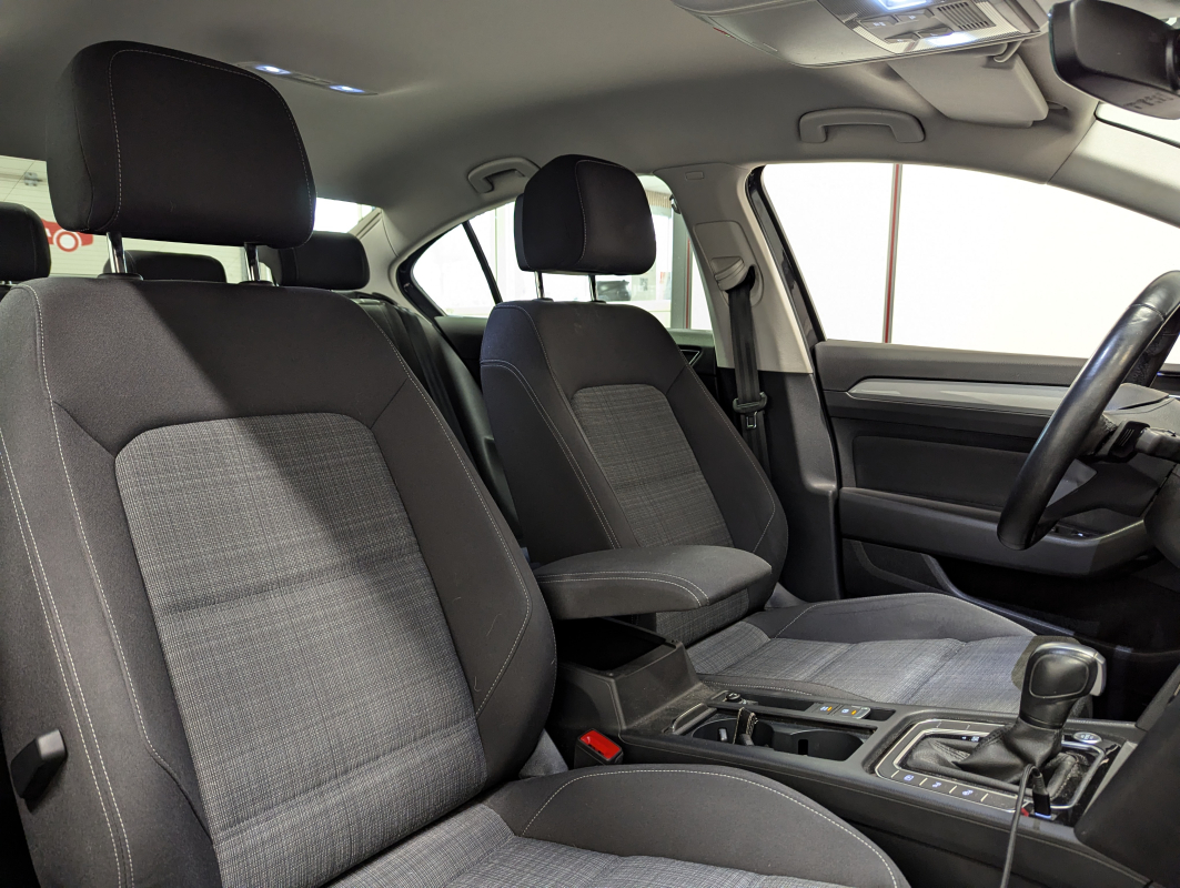 Volkswagen Passat — 14