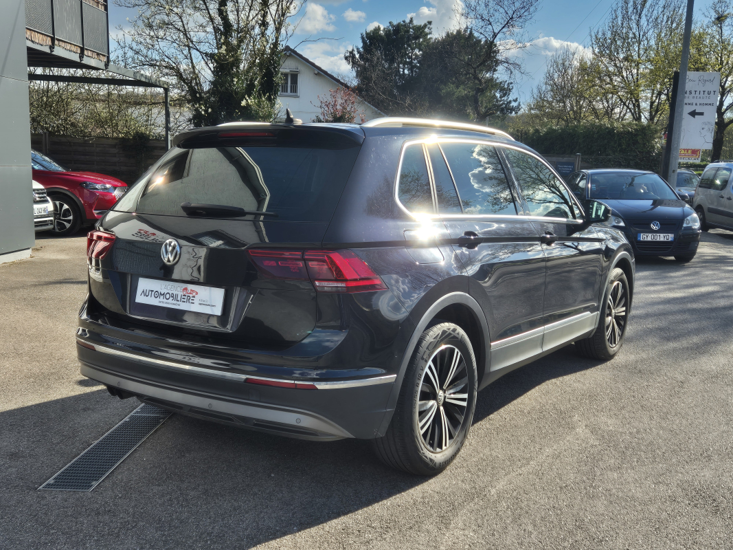 Volkswagen Tiguan — 11
