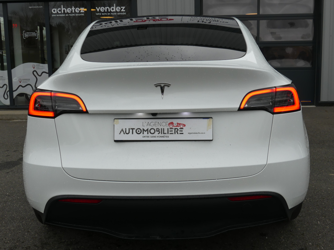 Tesla Model Y — 4