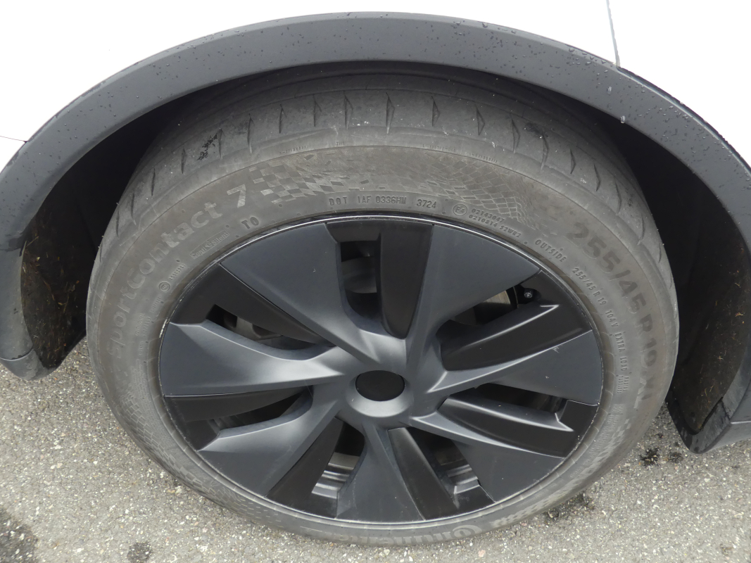 Tesla Model Y — 24