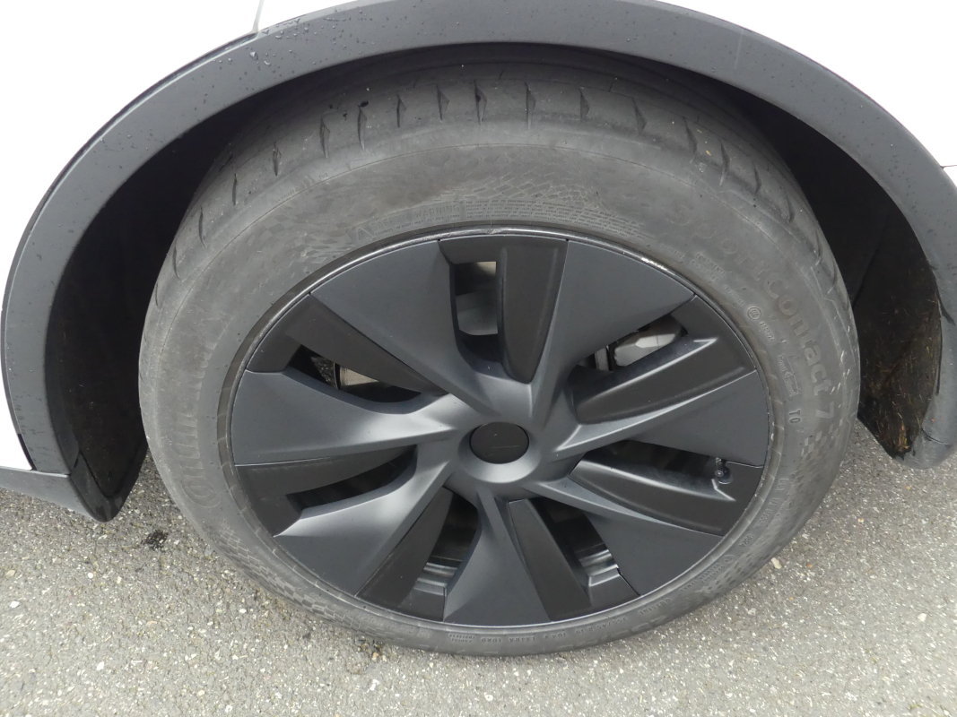 Tesla Model Y — 25