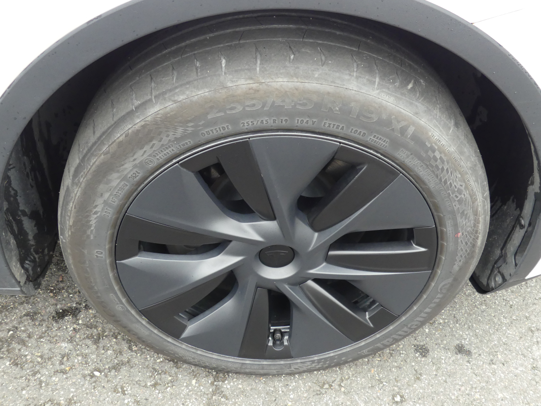 Tesla Model Y — 27