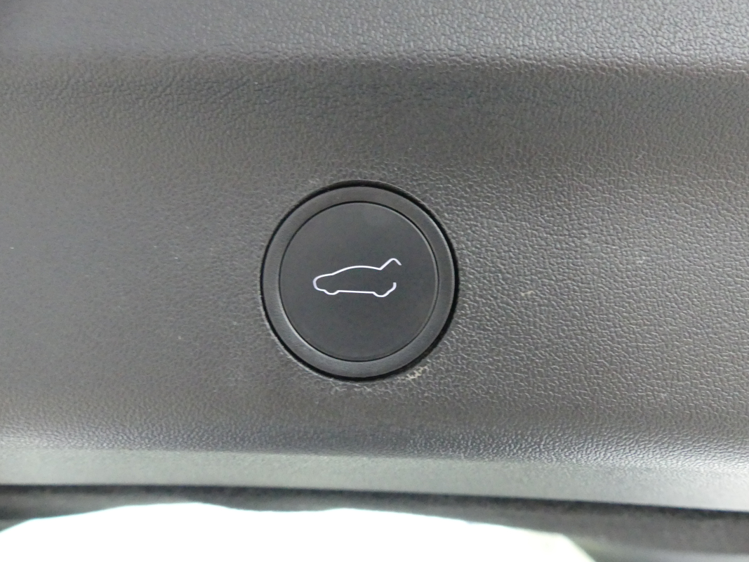 Tesla Model Y — 31