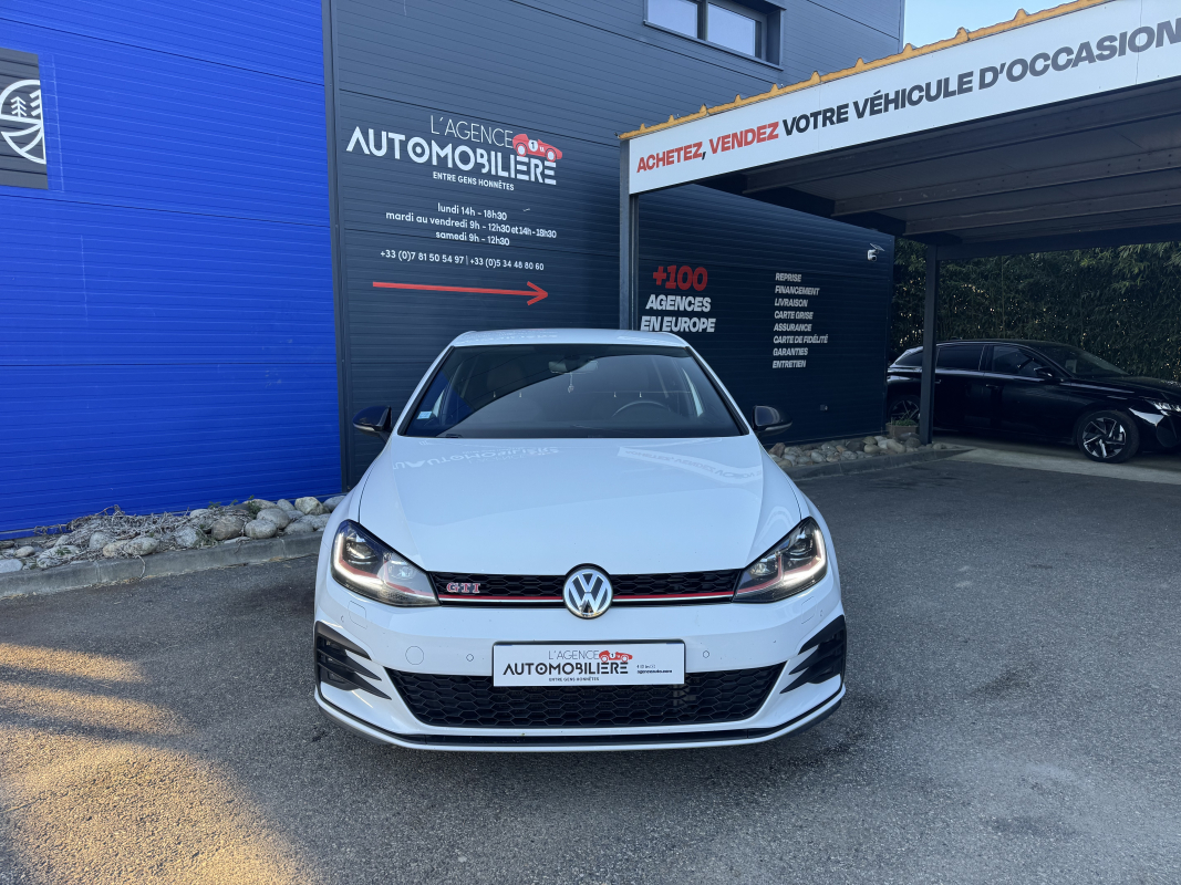 Volkswagen Golf — 3