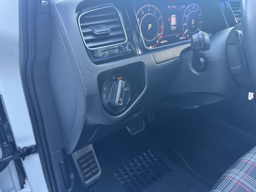 Volkswagen Golf — 19