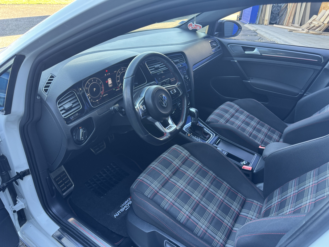 Volkswagen Golf — 11