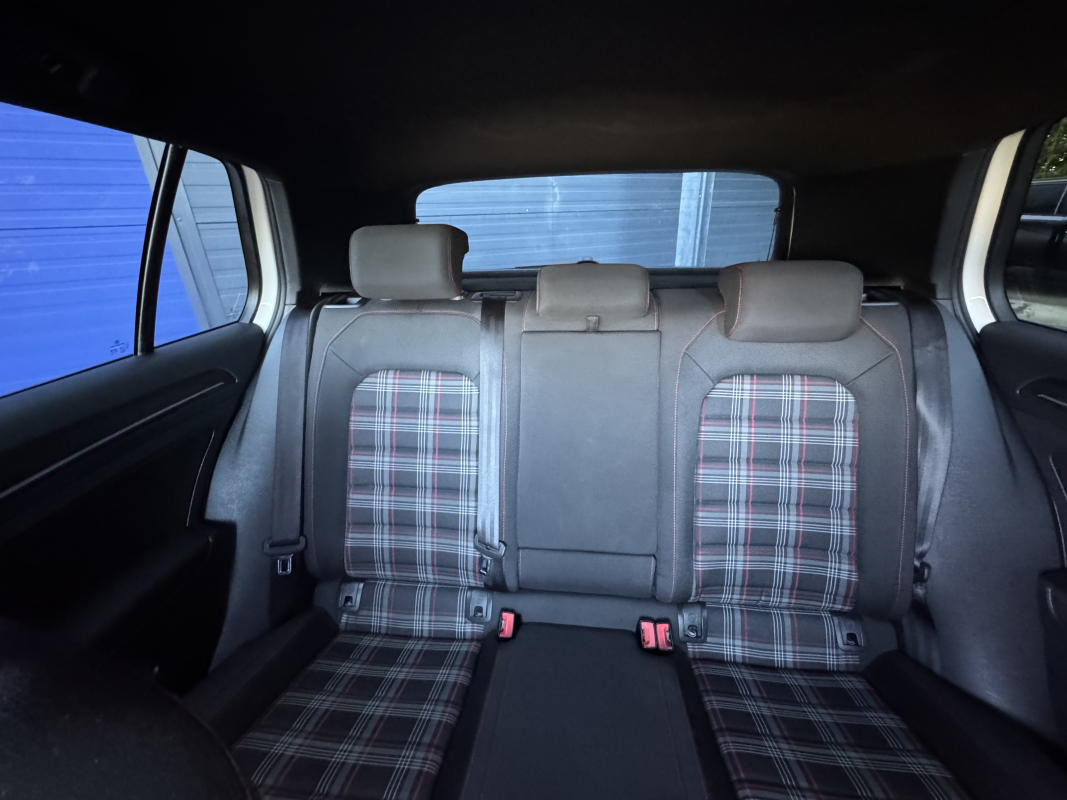 Volkswagen Golf — 23