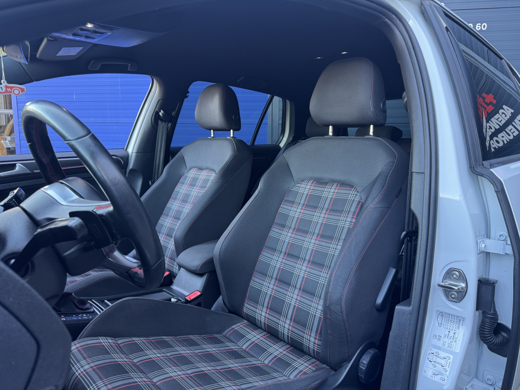 Volkswagen Golf — 10