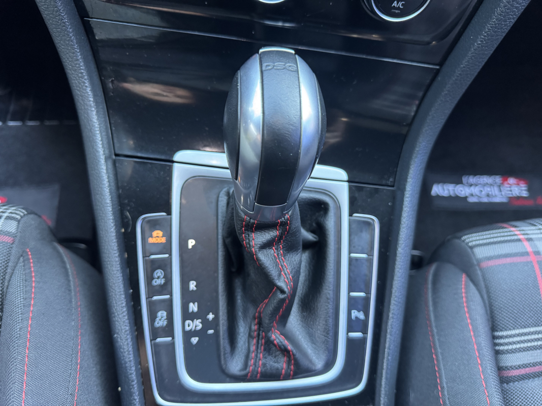 Volkswagen Golf — 32