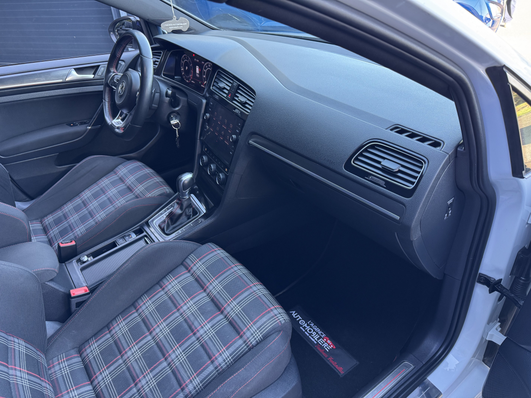 Volkswagen Golf — 21