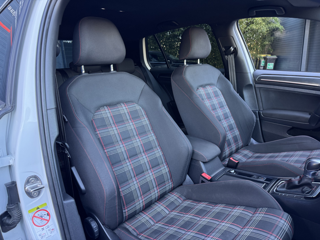 Volkswagen Golf — 20