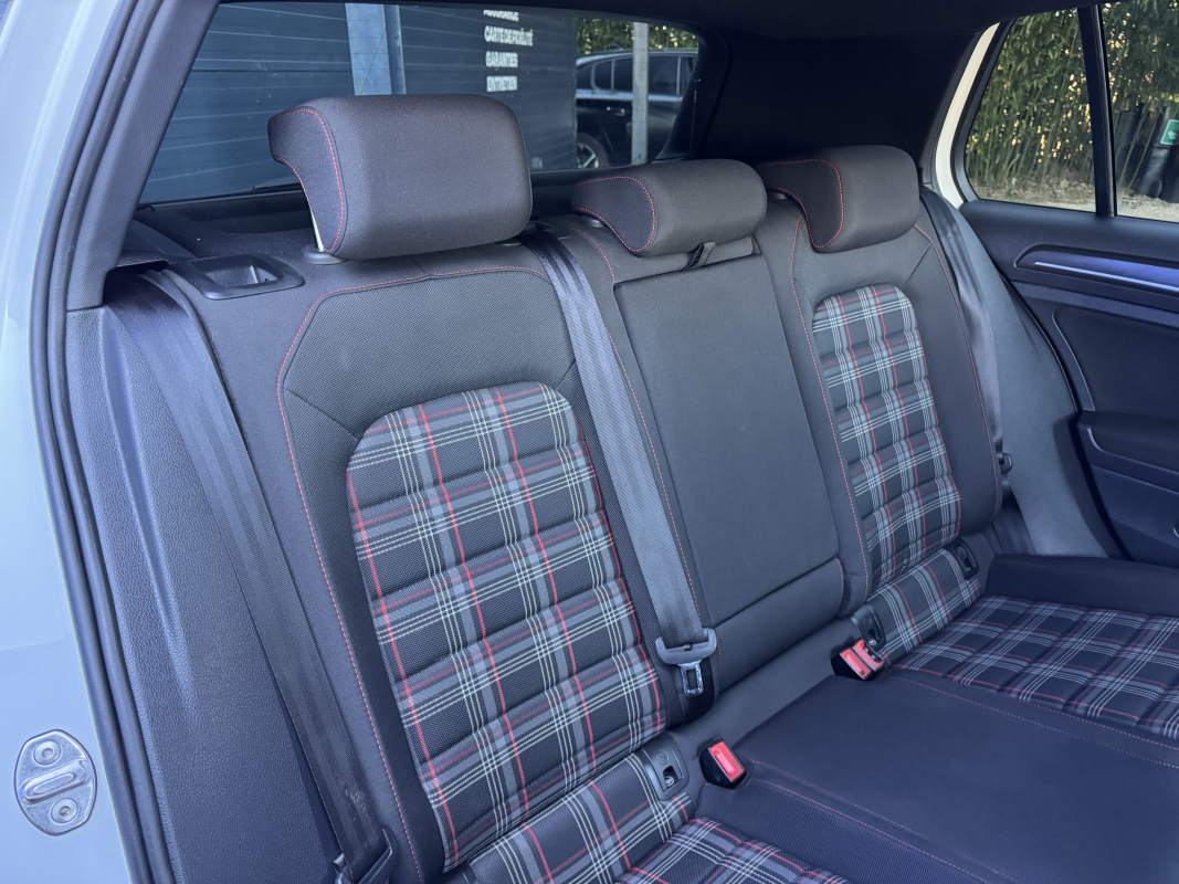 Volkswagen Golf — 22