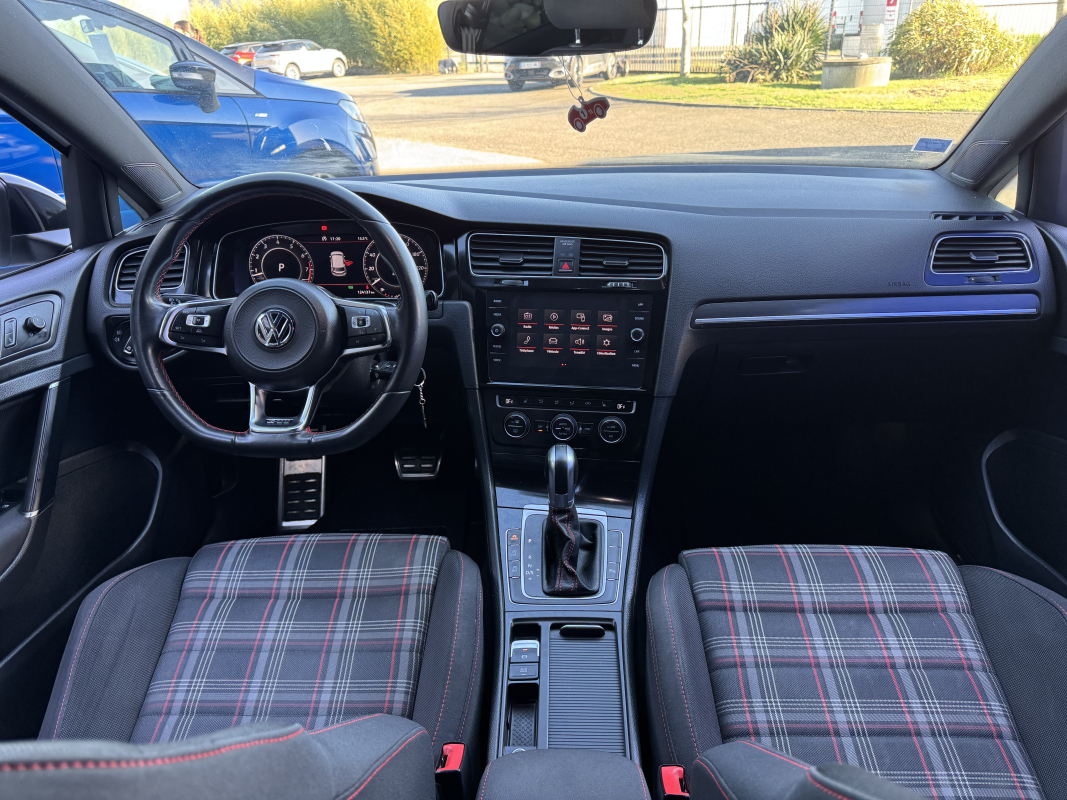Volkswagen Golf — 26