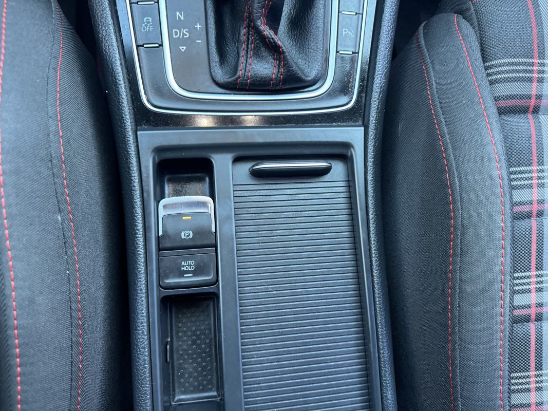 Volkswagen Golf — 33