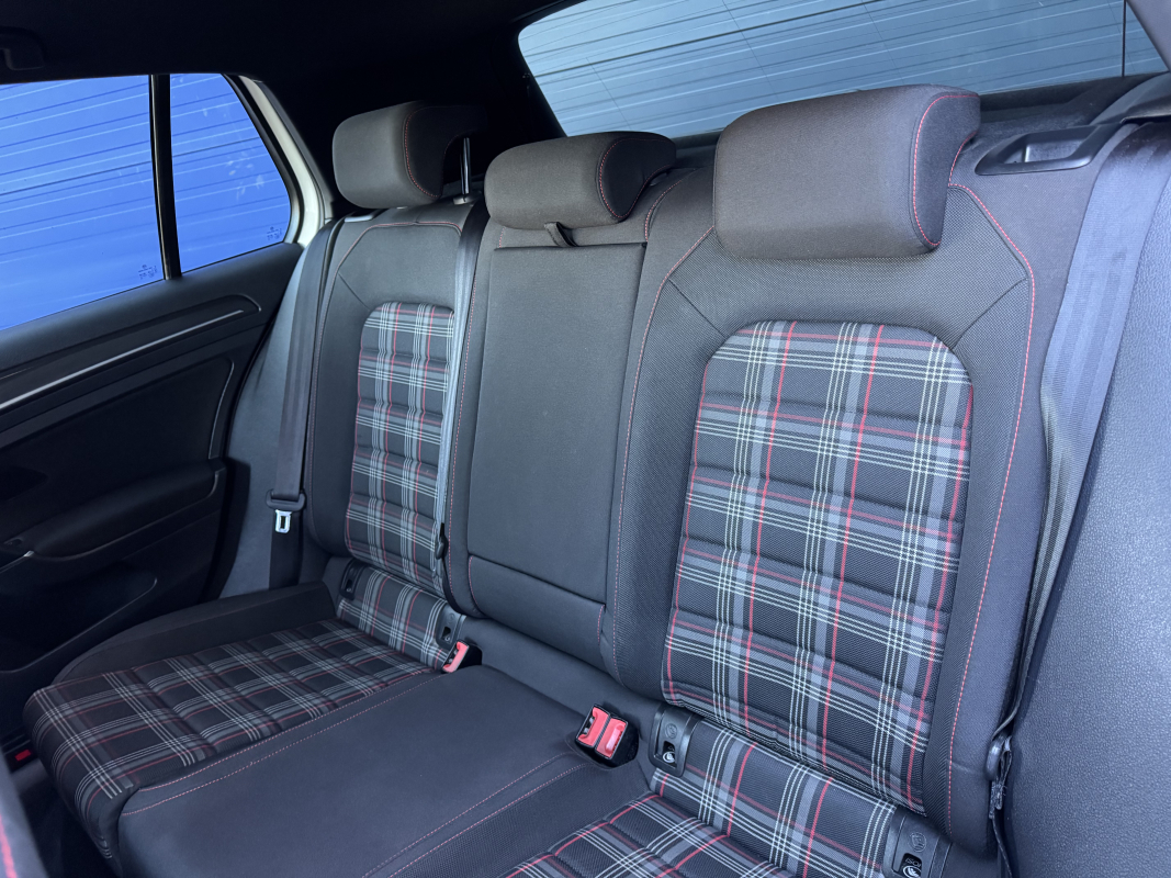 Volkswagen Golf — 24