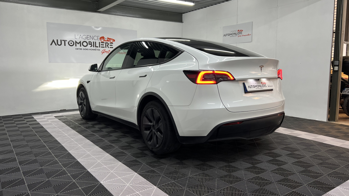 Tesla Model Y — 4