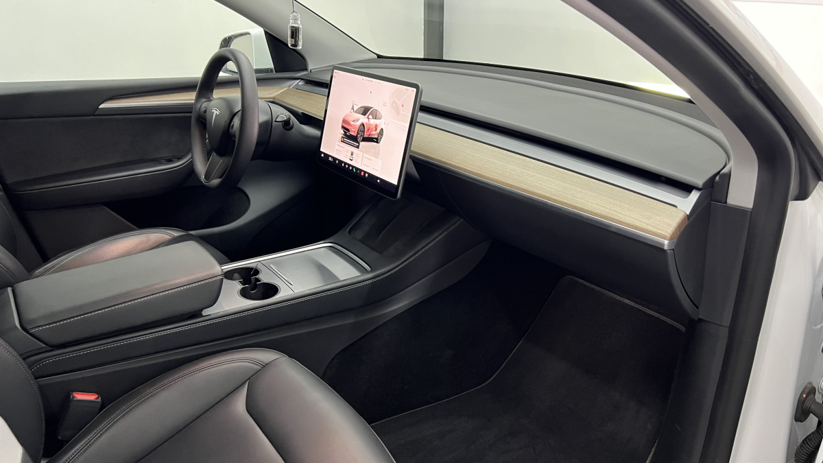Tesla Model Y — 10