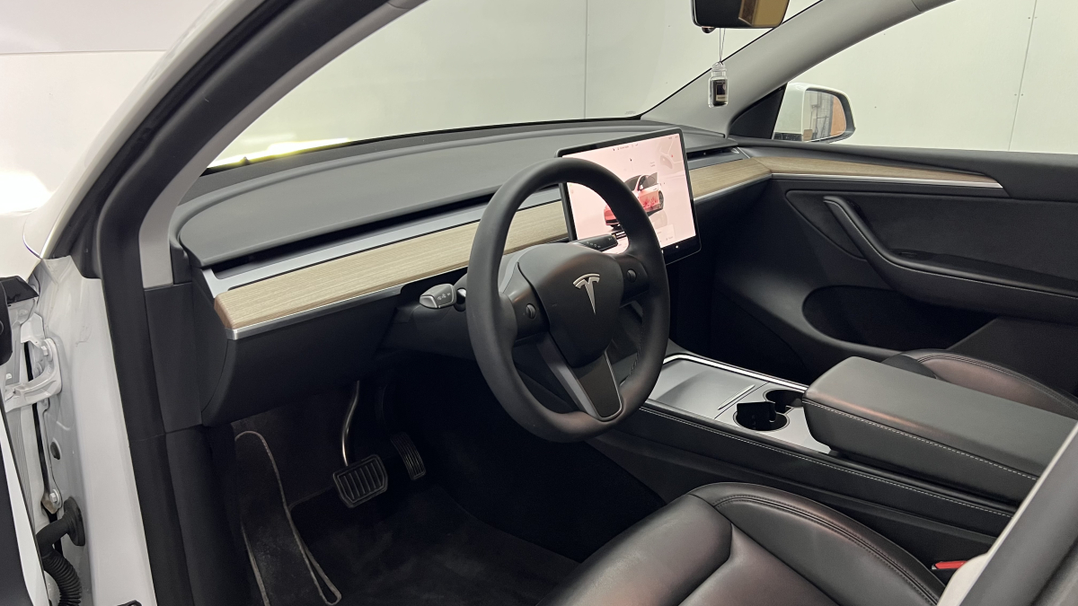 Tesla Model Y — 7