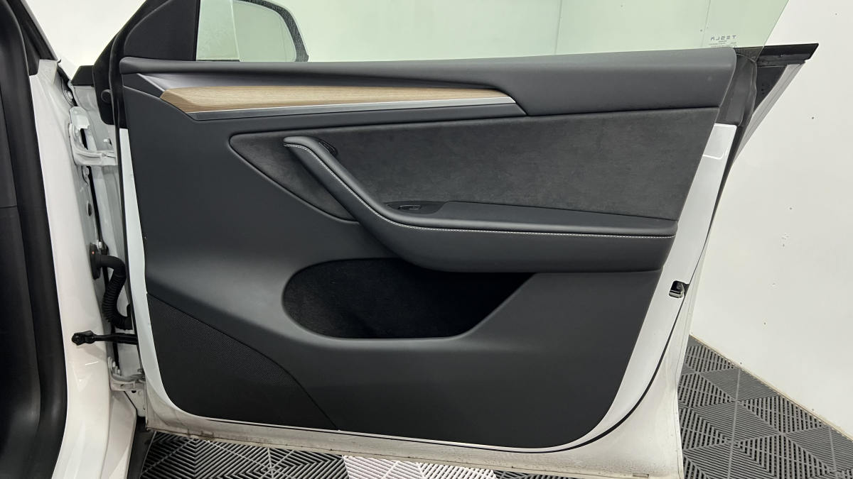 Tesla Model Y — 12