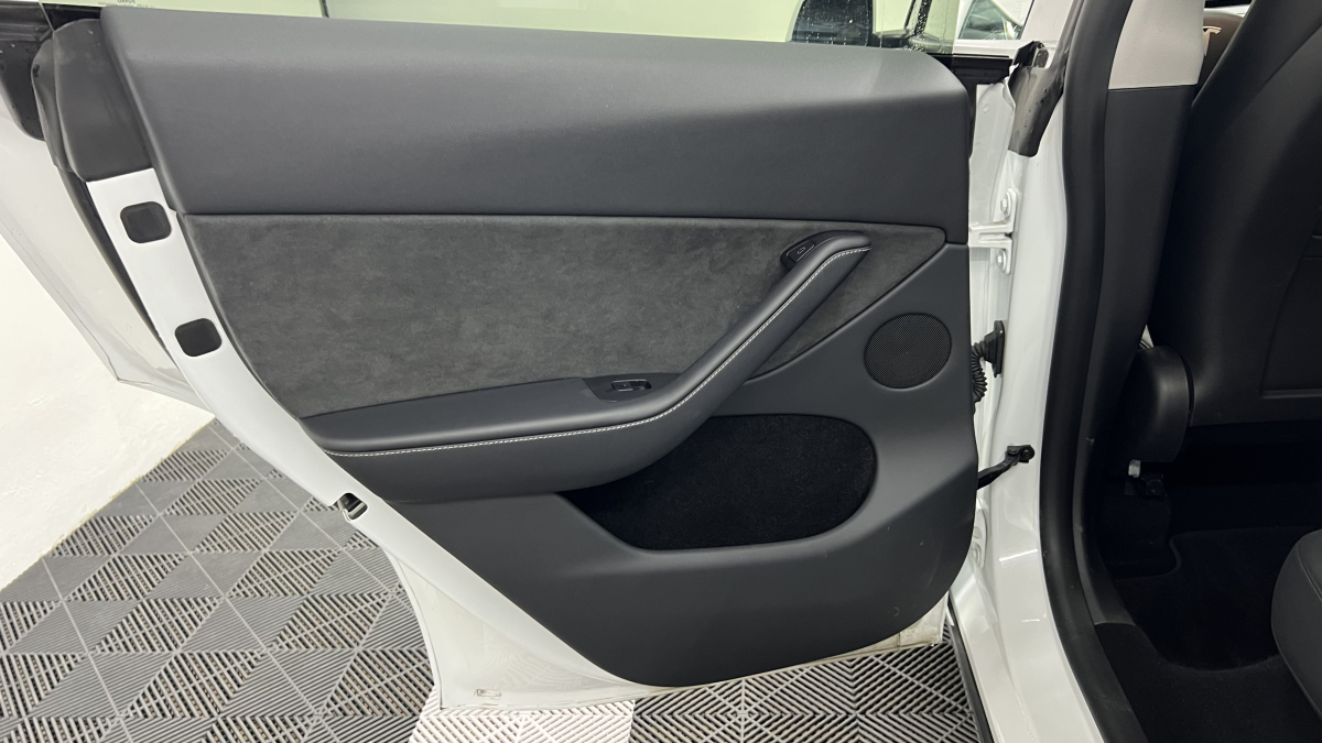 Tesla Model Y — 18