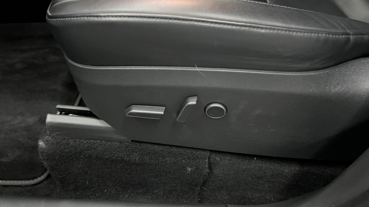 Tesla Model Y — 24