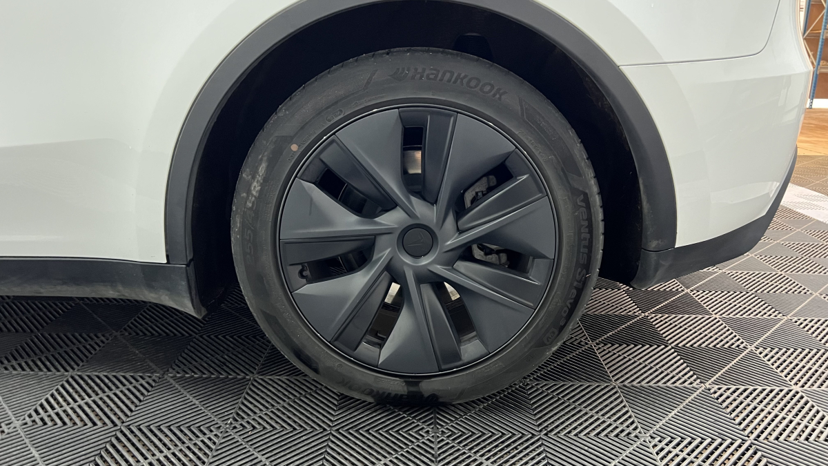 Tesla Model Y — 40