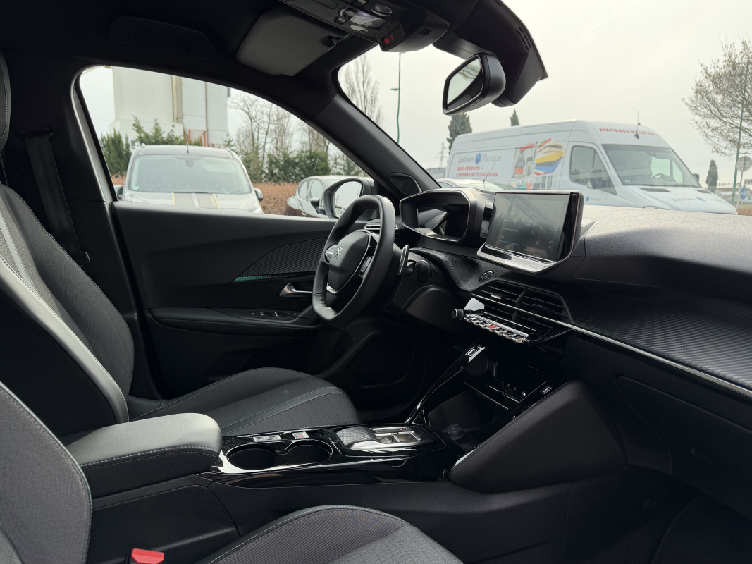 Peugeot 2008 — 12