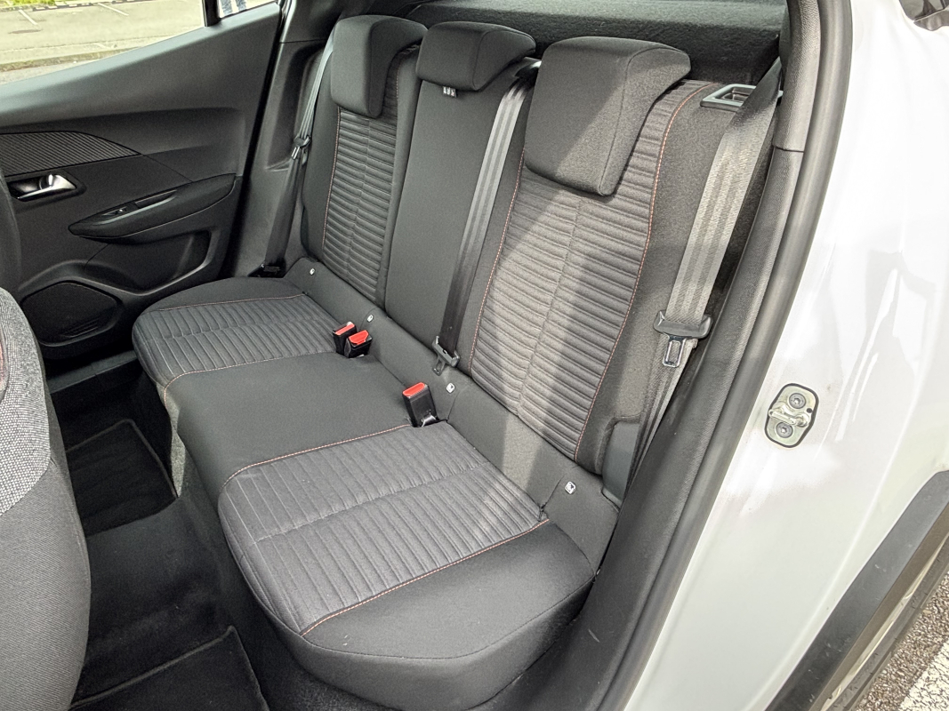 Peugeot 2008 — 12