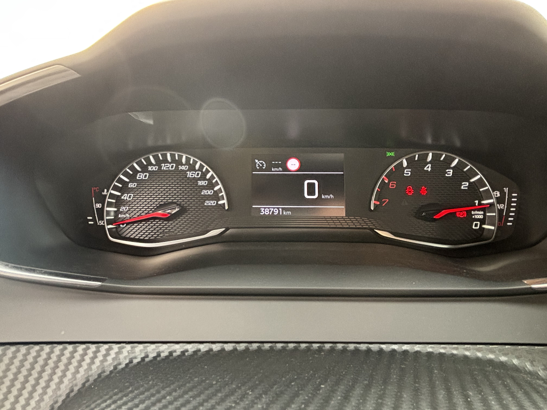 Peugeot 2008 — 15