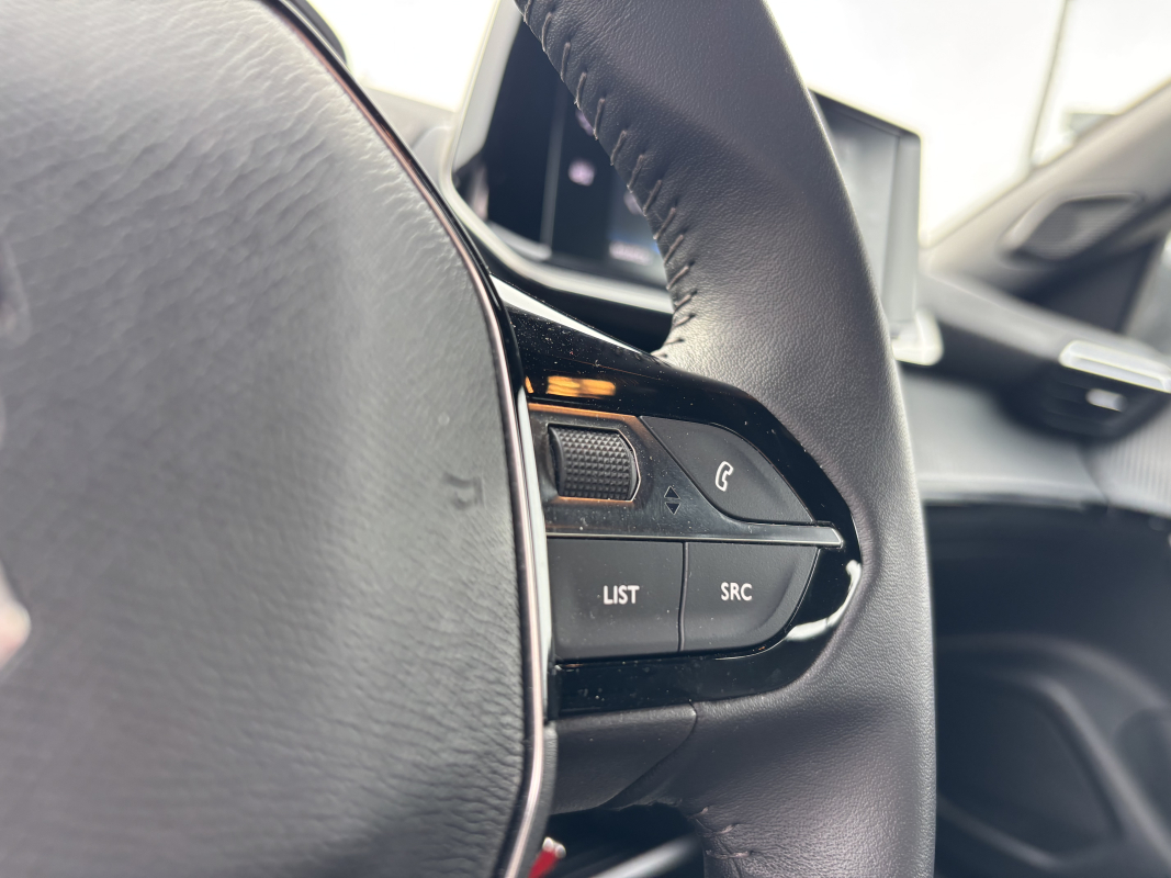 Peugeot 2008 — 21