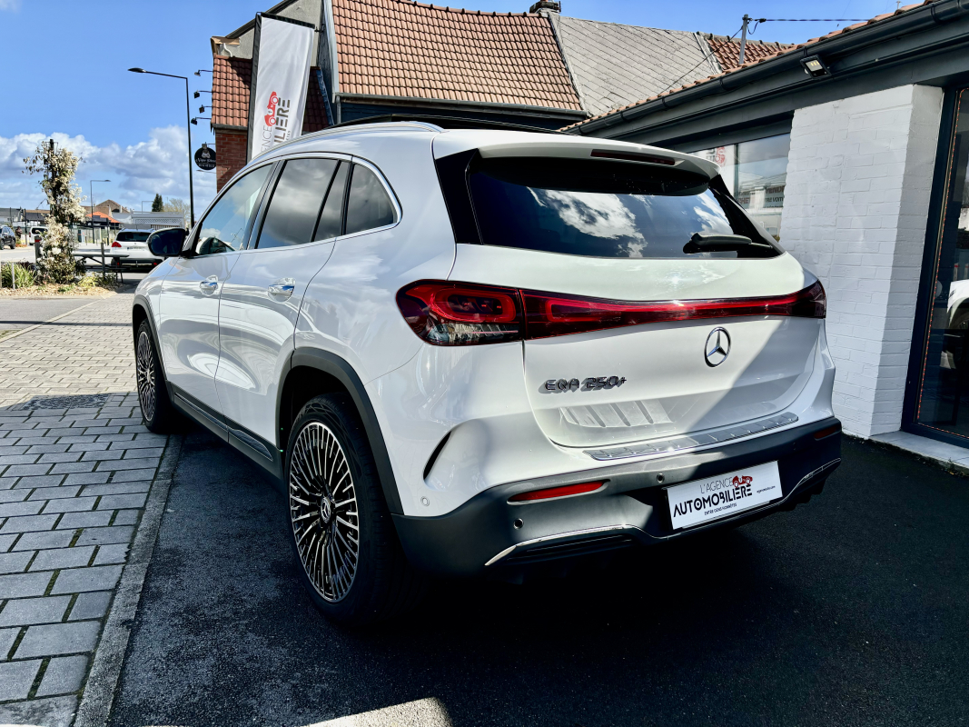 Mercedes EQA — 3