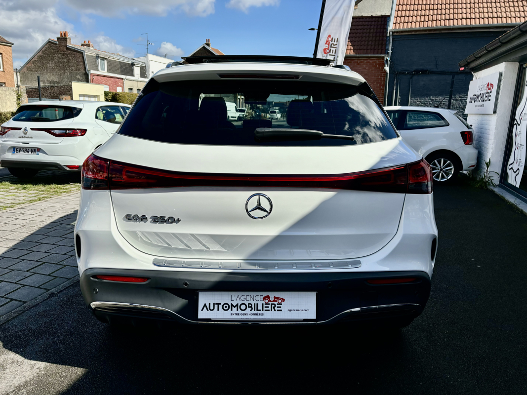 Mercedes EQA — 4