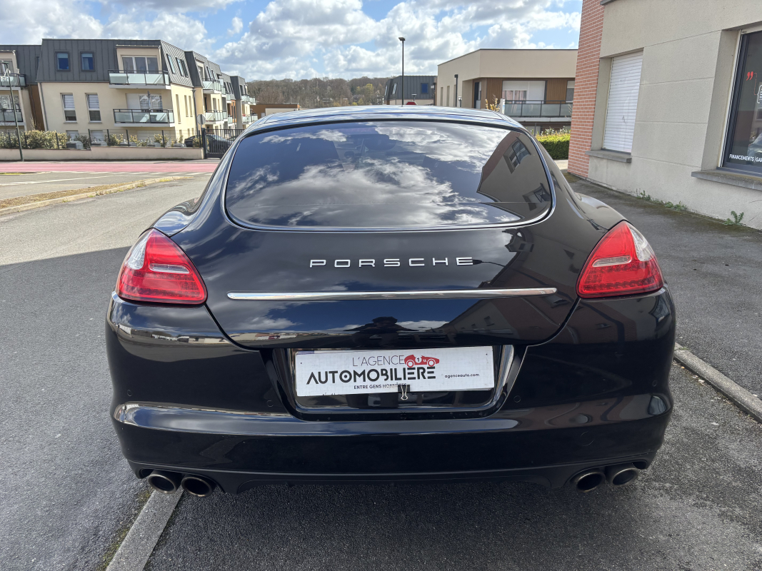Porsche Panamera — 4
