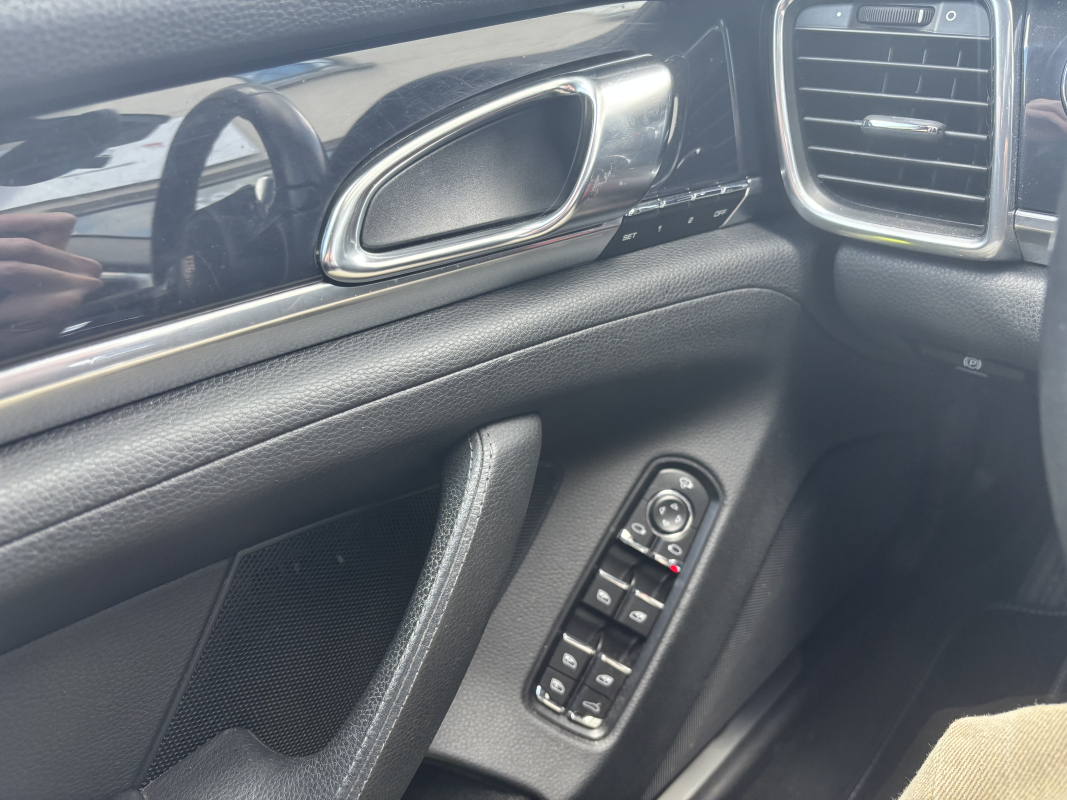 Porsche Panamera — 27
