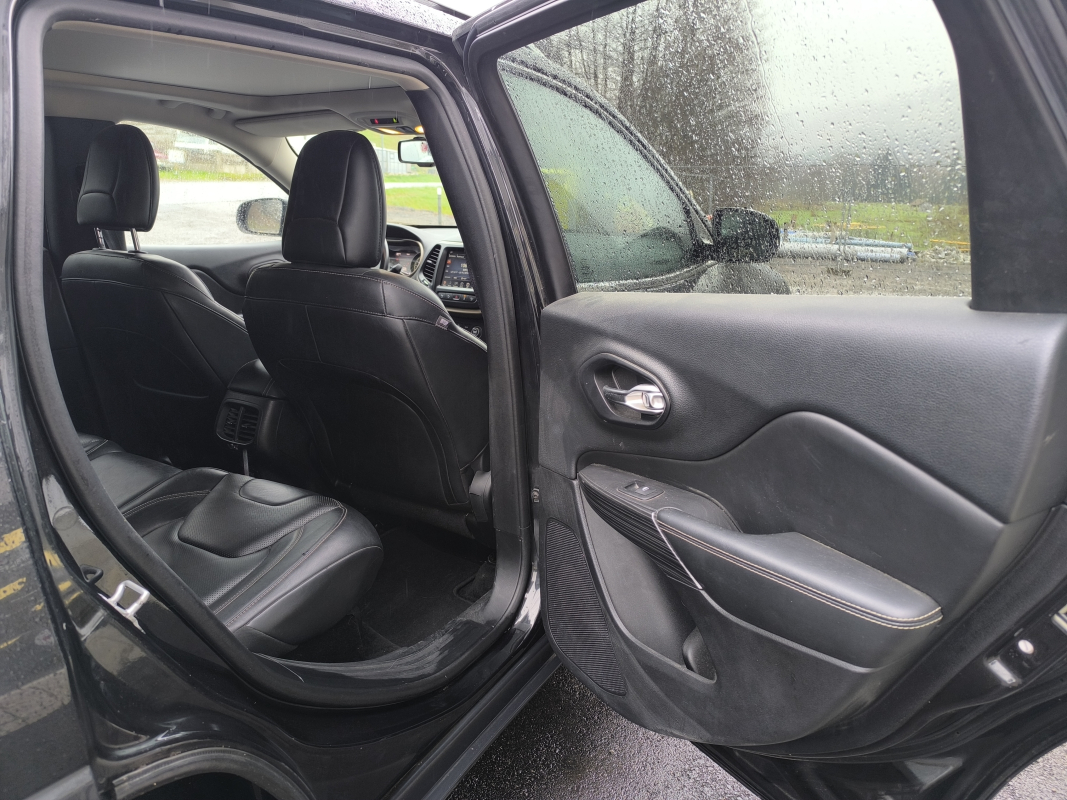 Chrysler JEEP CHEROKEE — 28