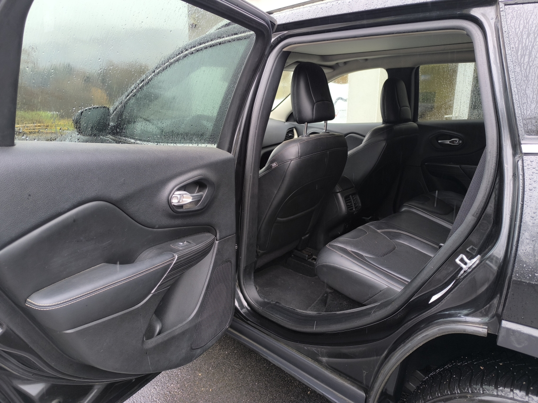 Chrysler JEEP CHEROKEE — 26