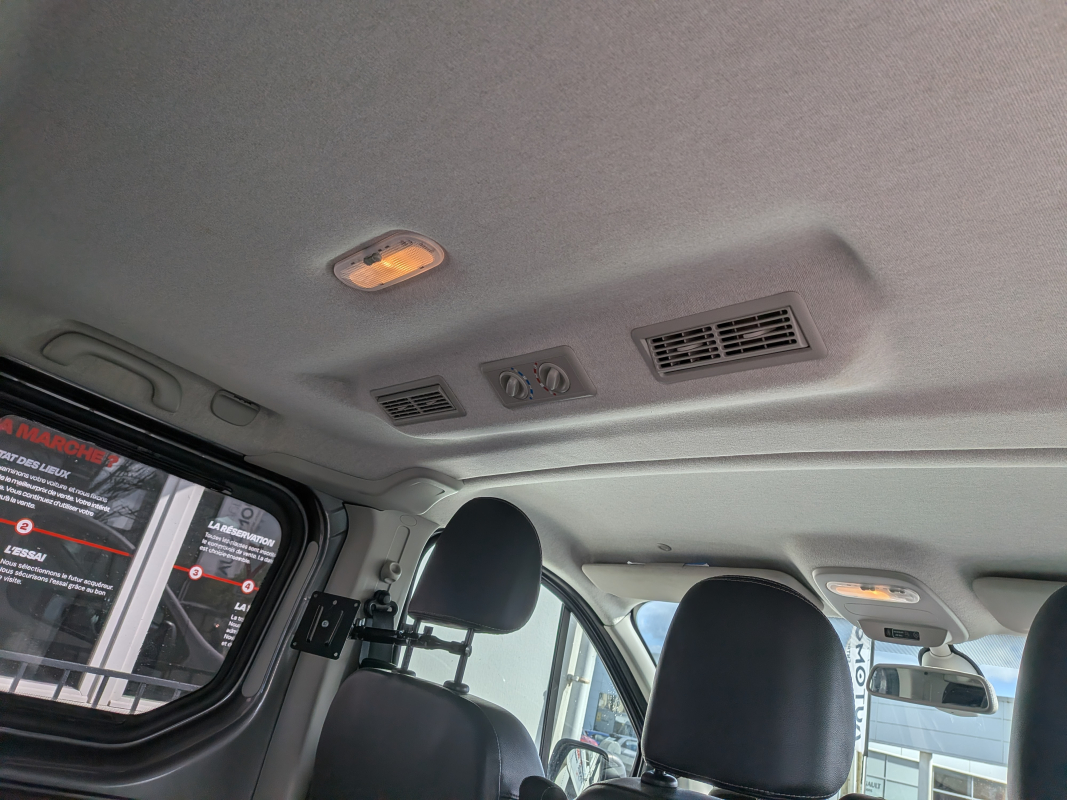 Renault Trafic Combi — 17