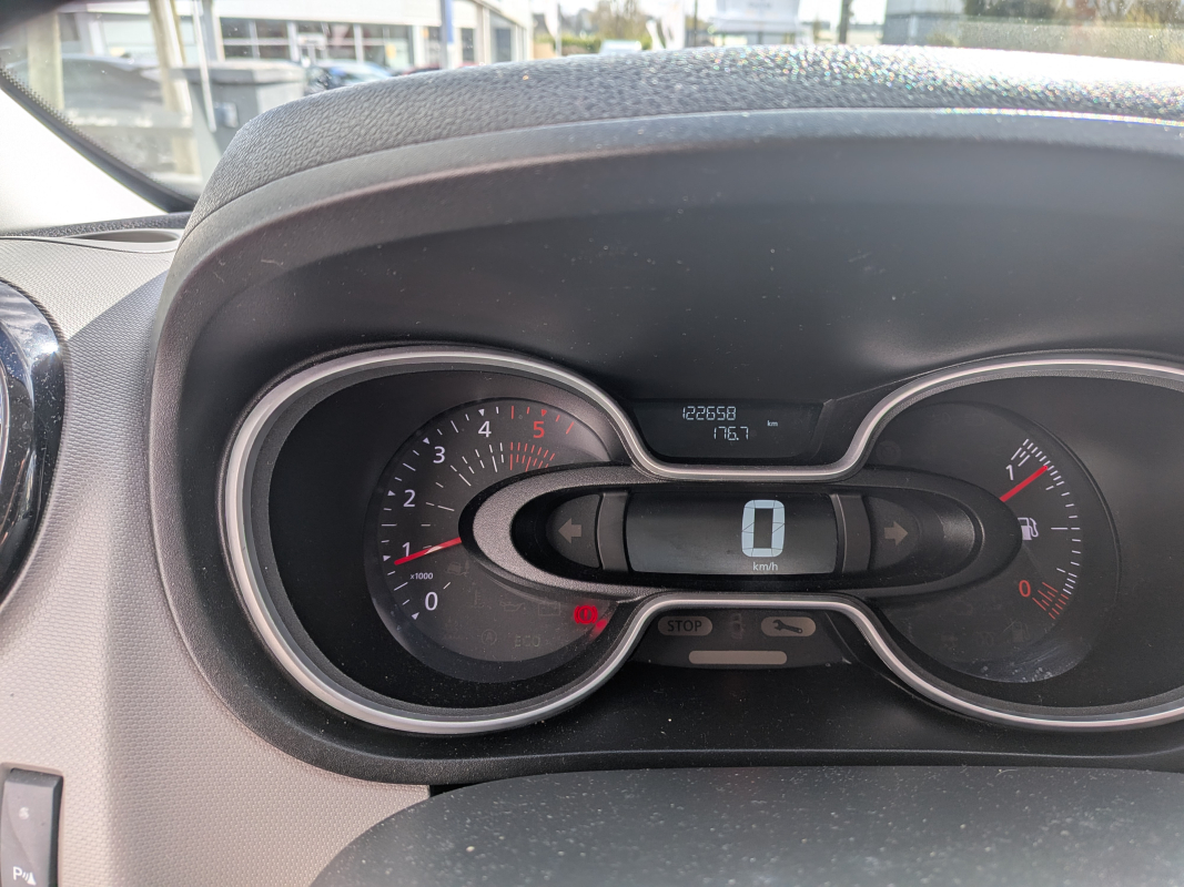 Renault Trafic Combi — 12