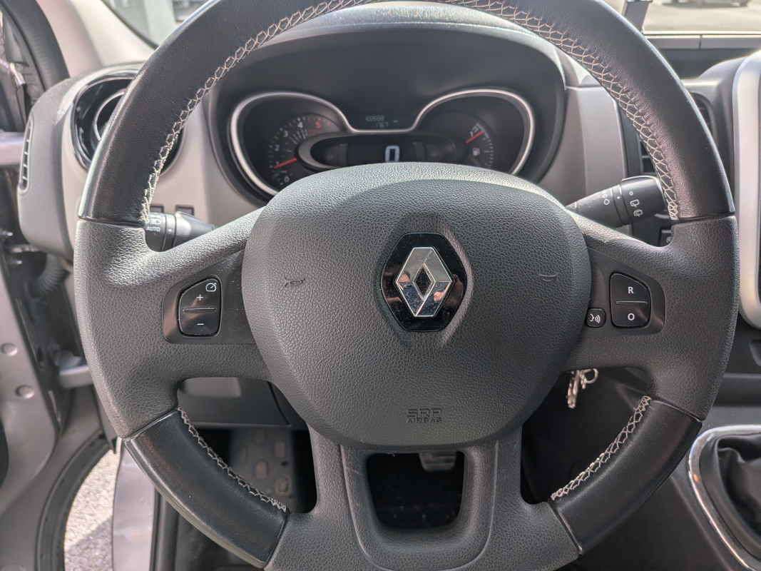 Renault Trafic Combi — 11