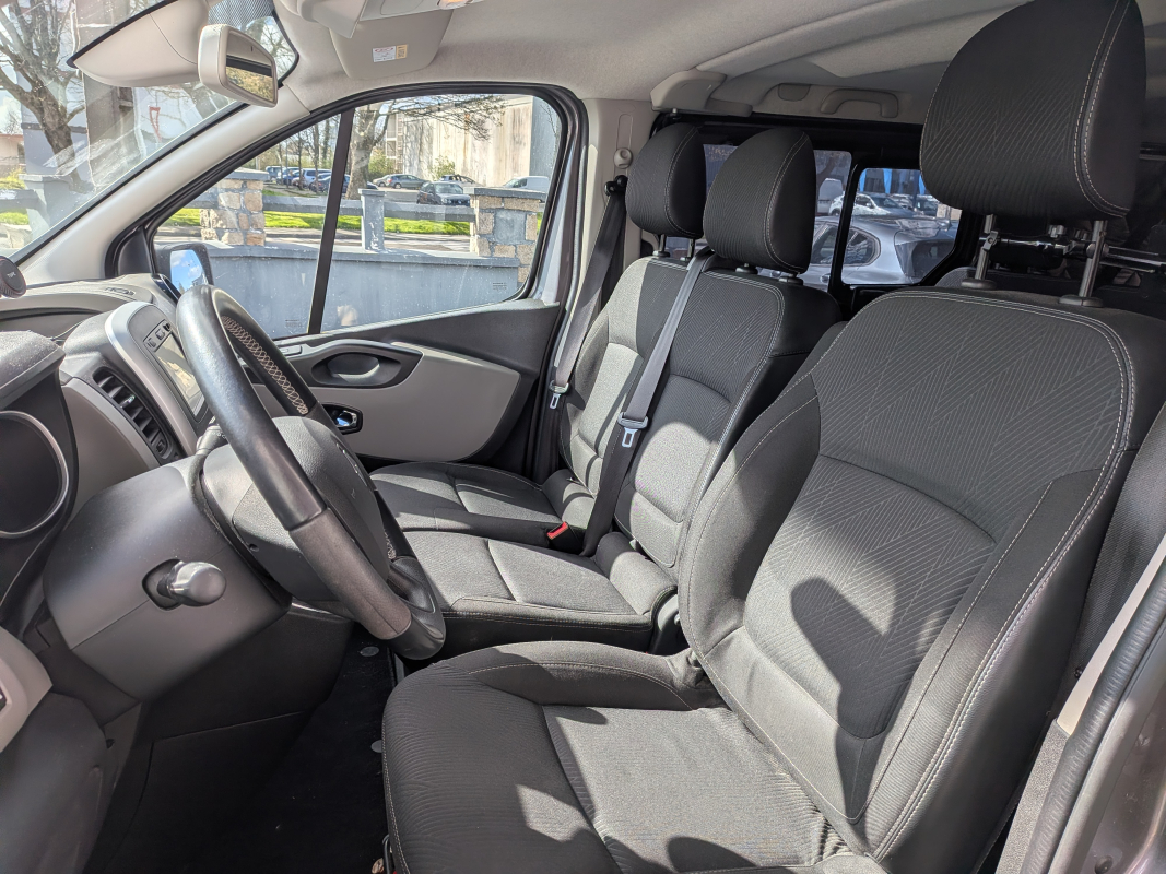 Renault Trafic Combi — 9