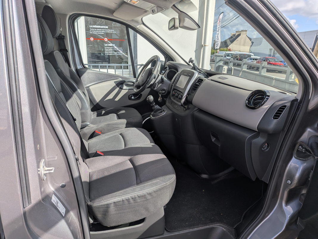 Renault Trafic Combi — 10