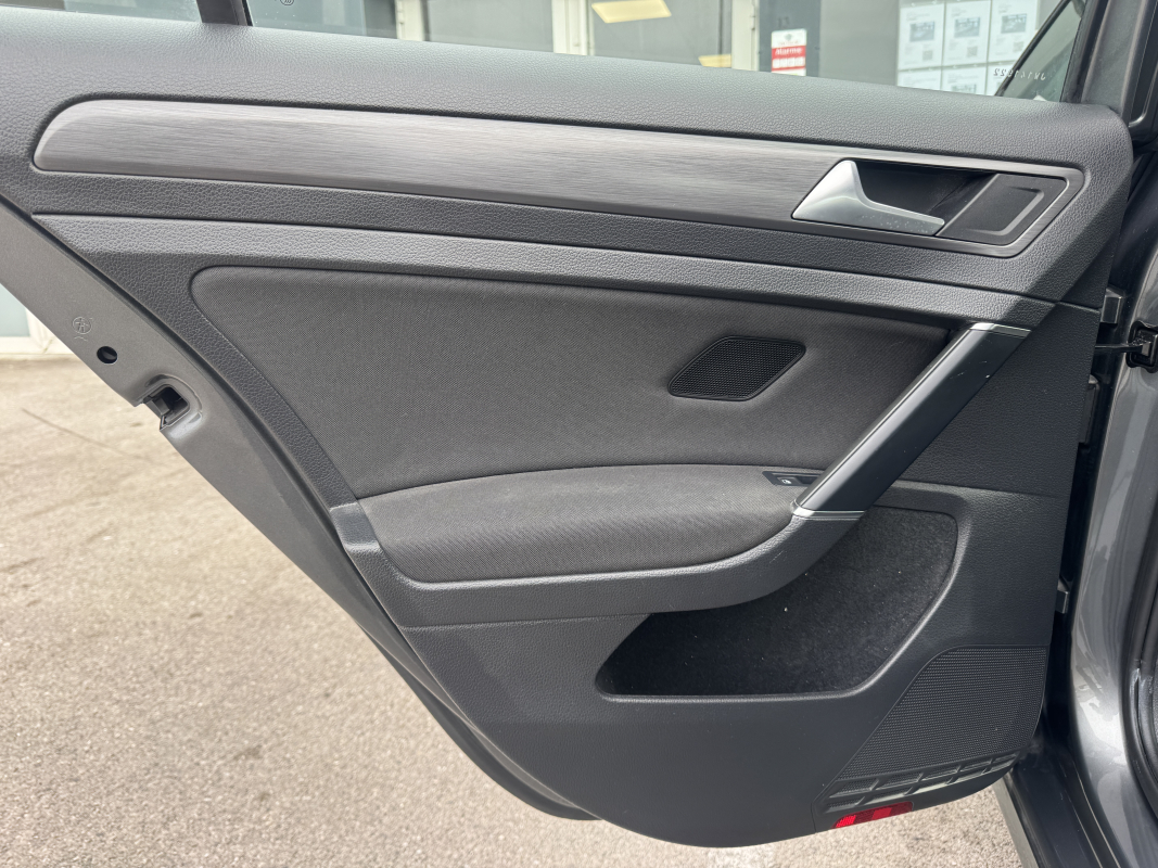 Volkswagen Golf — 28