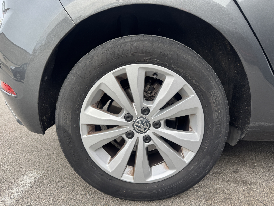 Volkswagen Golf — 33