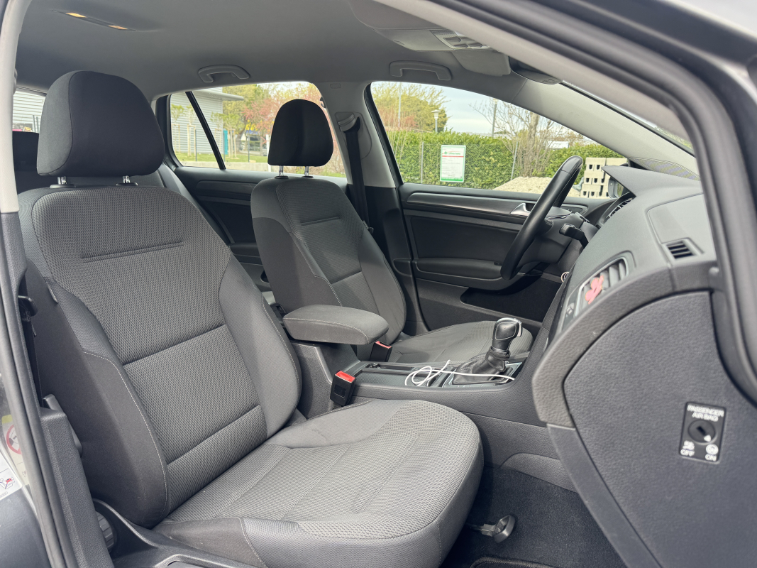Volkswagen Golf — 24
