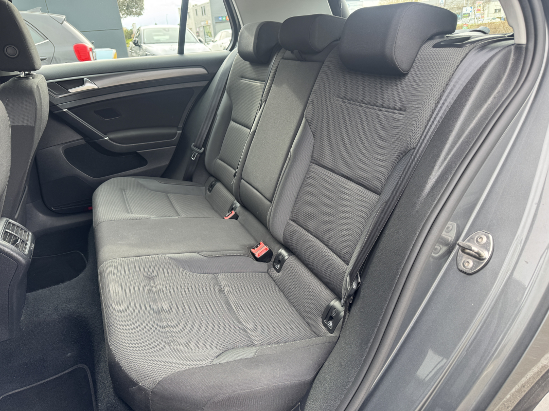 Volkswagen Golf — 19