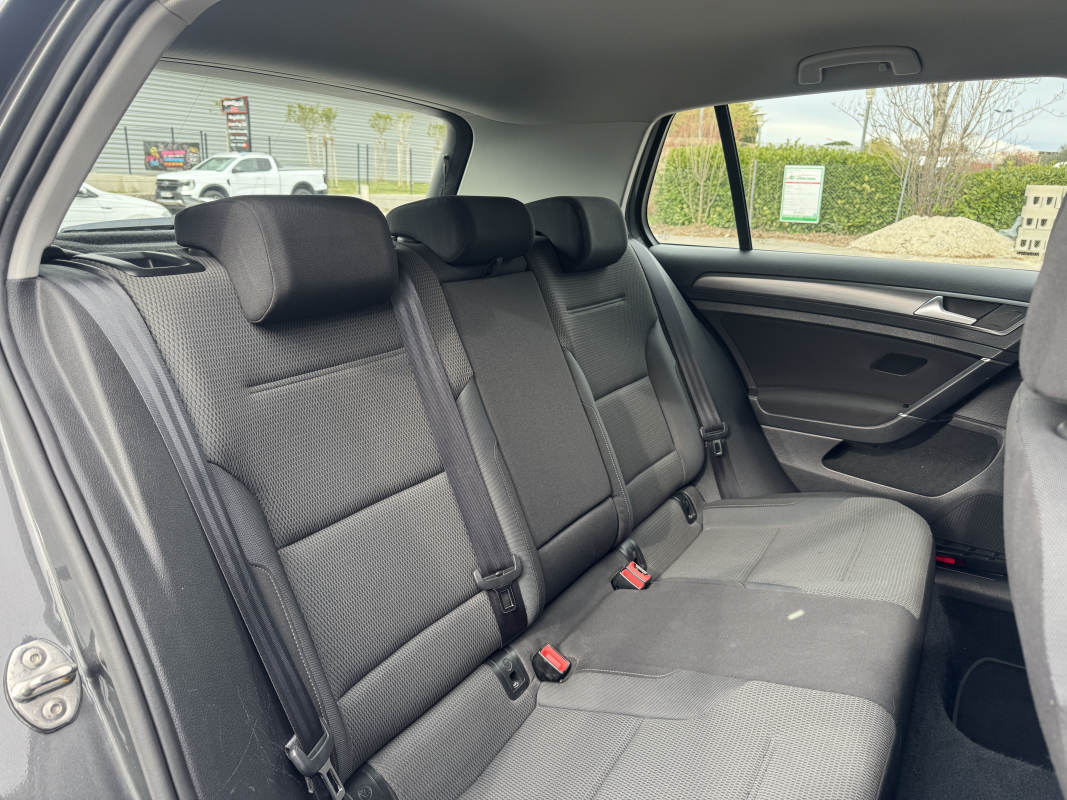 Volkswagen Golf — 23