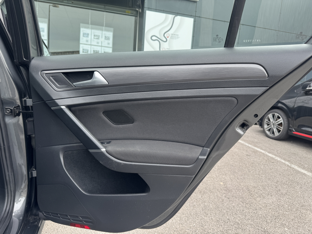 Volkswagen Golf — 29