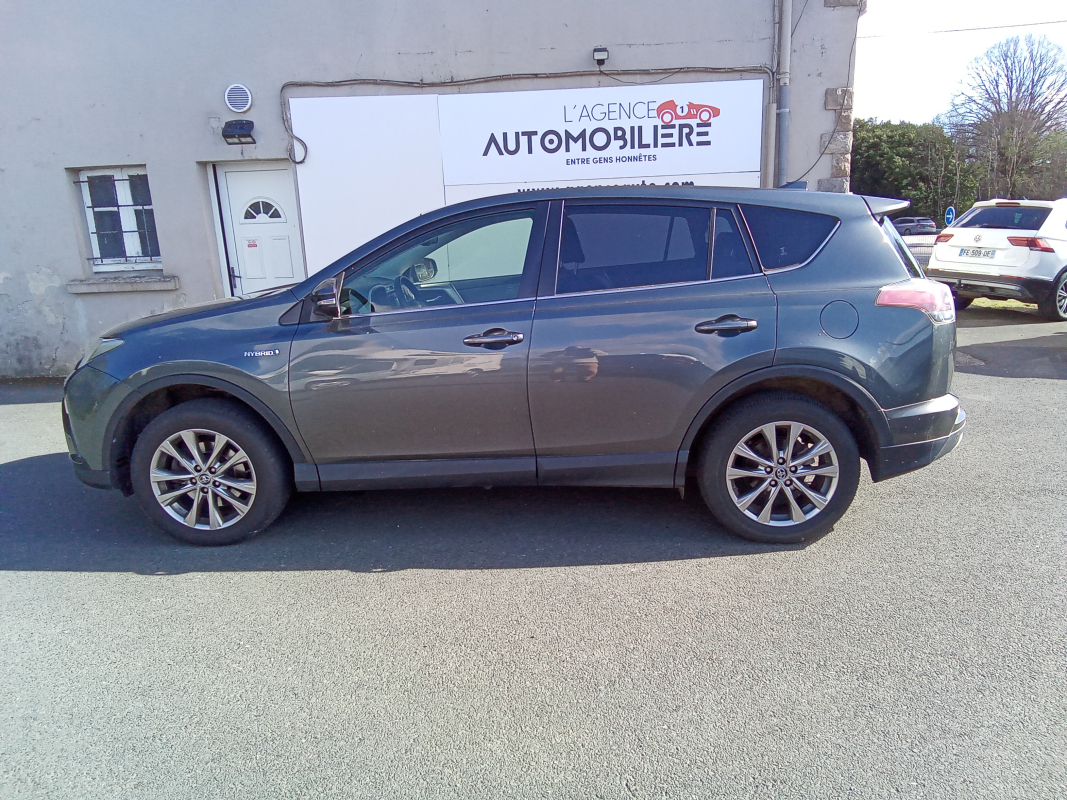 Toyota RAV4 — 2